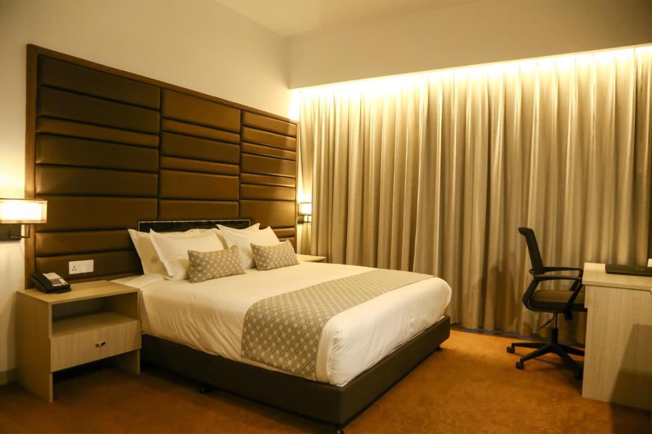 Best Western Sks Chattogram Chittagong Extérieur photo